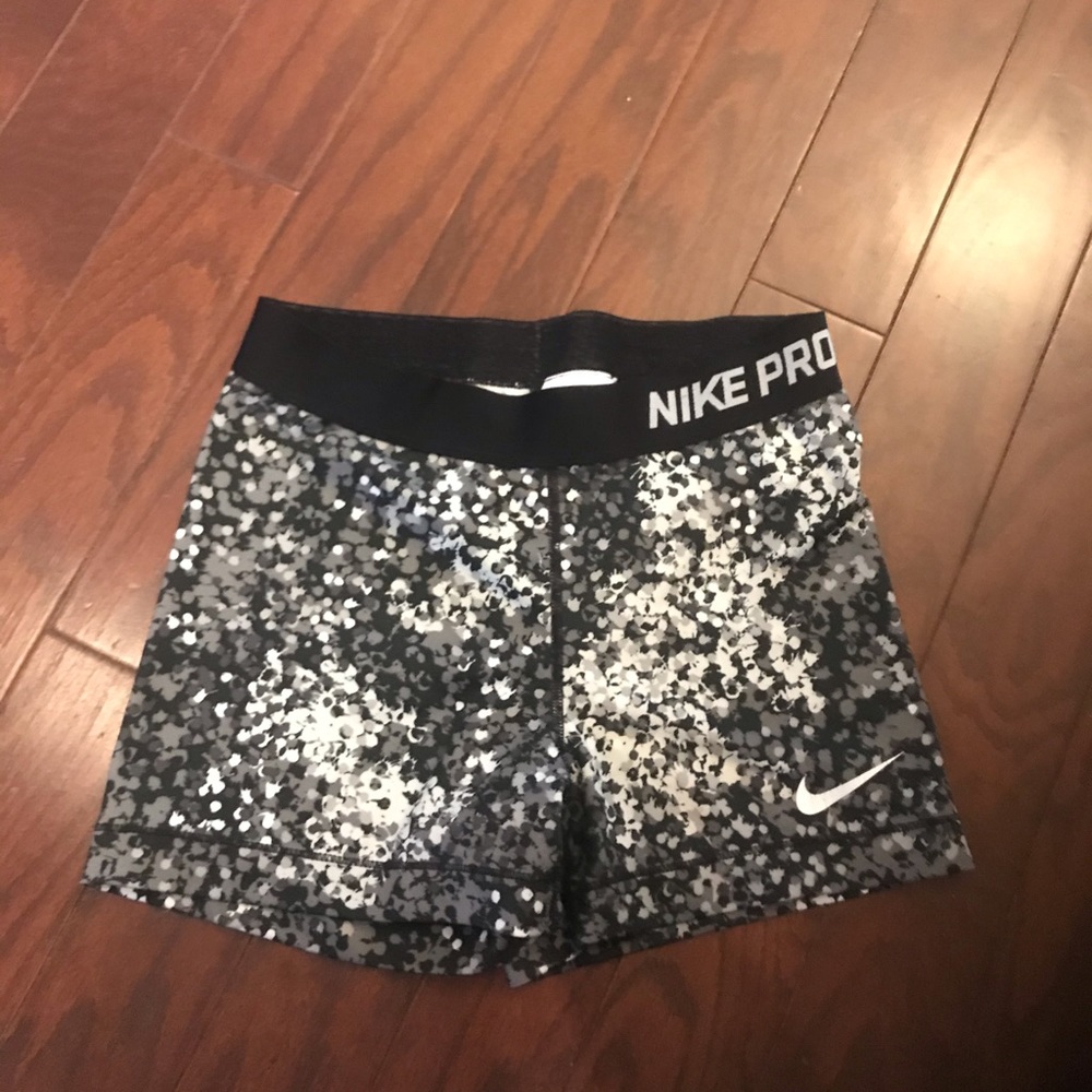 Nike hot yoga shorts